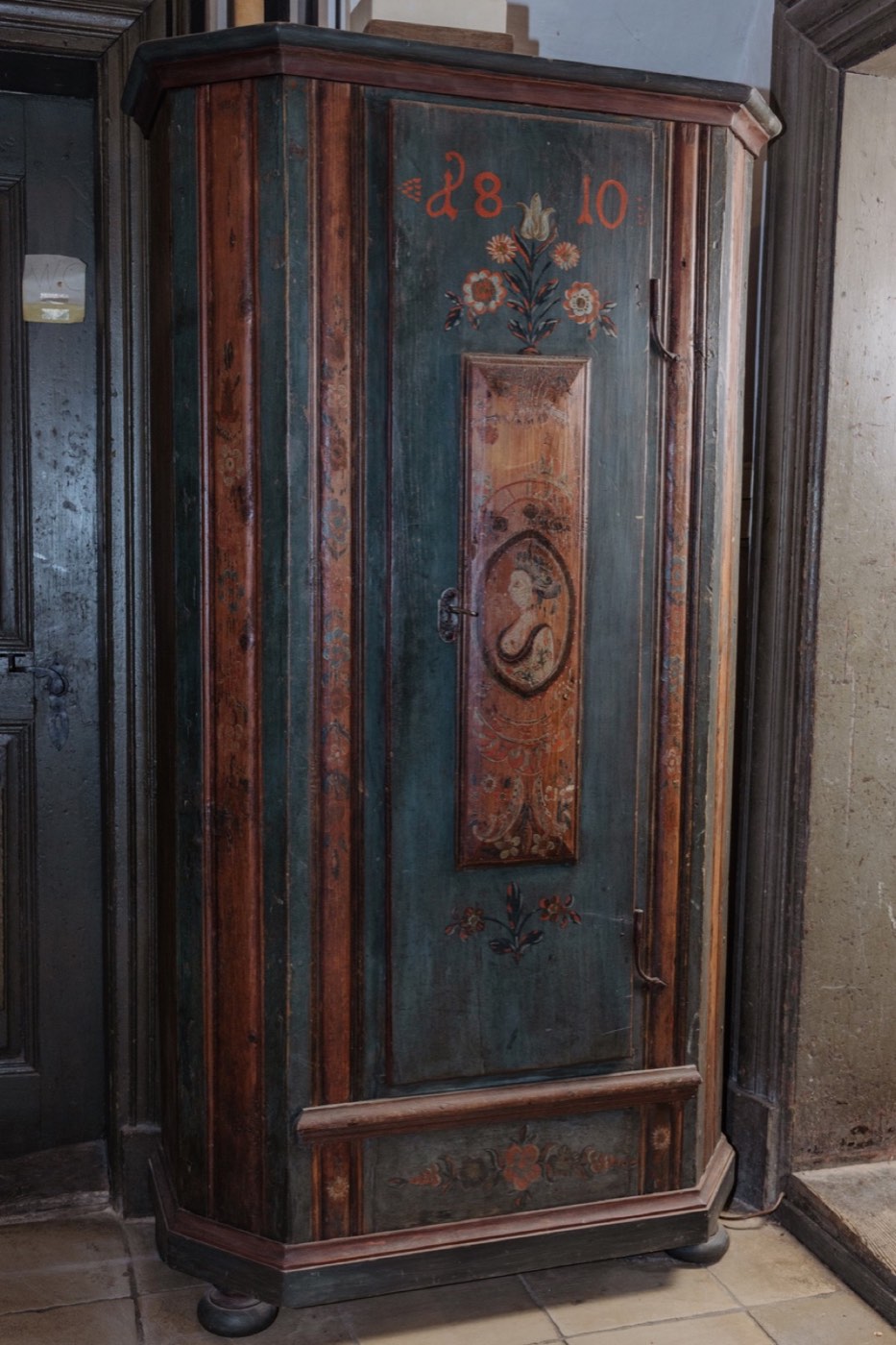 Antikes Möbelbeispiel 7 im Kolerschloss